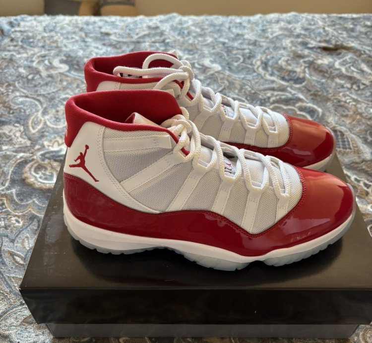 Jordan 11 Retro Cherry (2022)