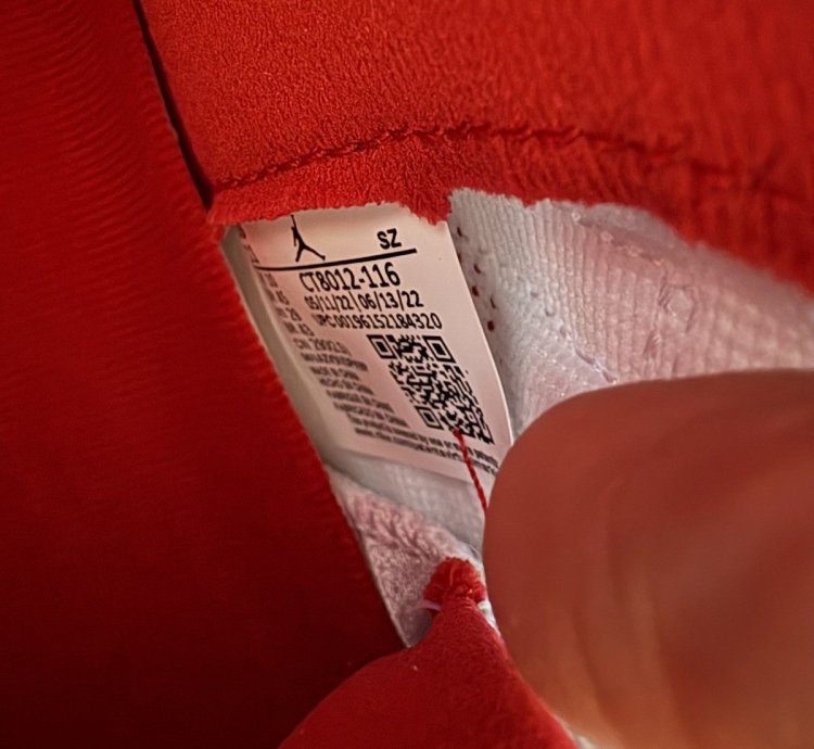 Jordan 11 Retro Cherry (2022)