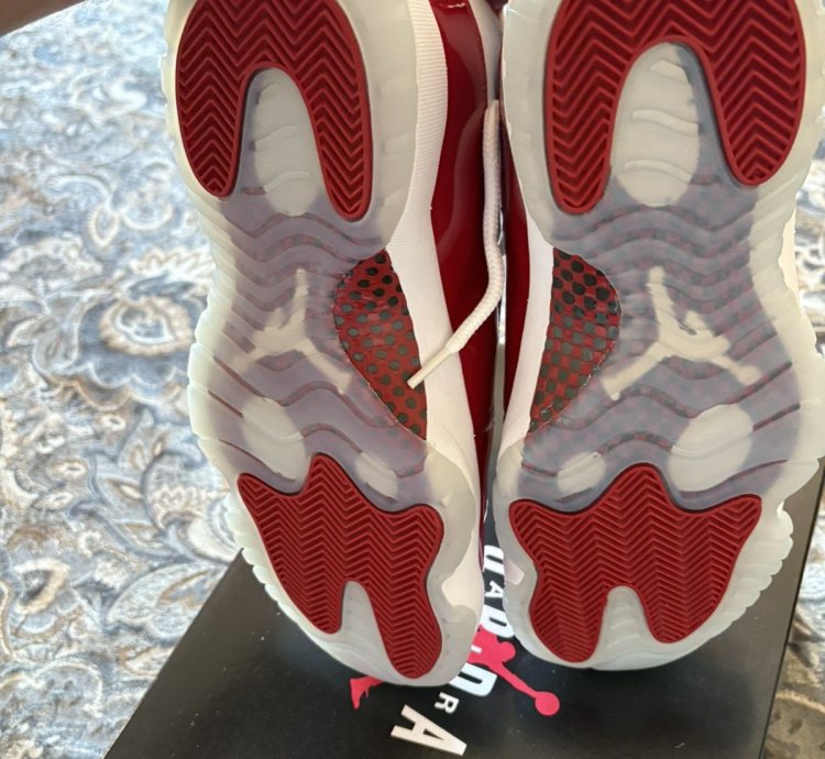 Jordan 11 Retro Cherry (2022)