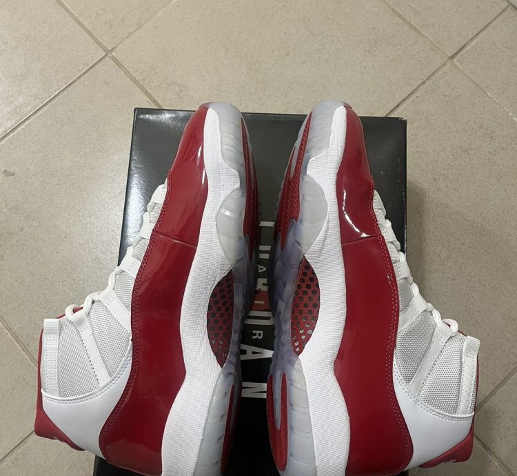 Jordan 11 Retro Cherry Sz 10us