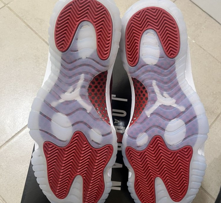 Jordan 11 Retro Cherry Sz 10us
