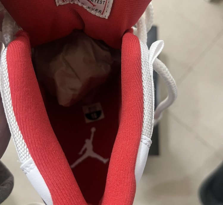 Jordan 11 Retro Cherry Sz 10us
