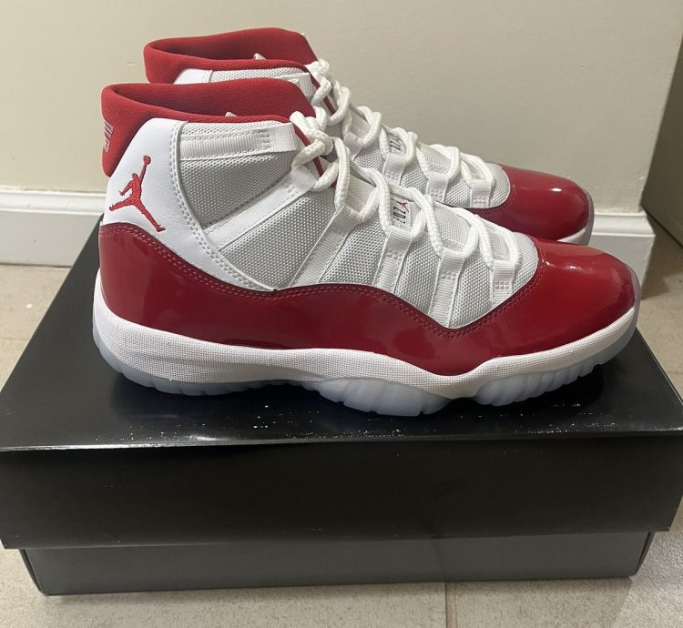 Jordan 11 Retro Cherry Sz 10us