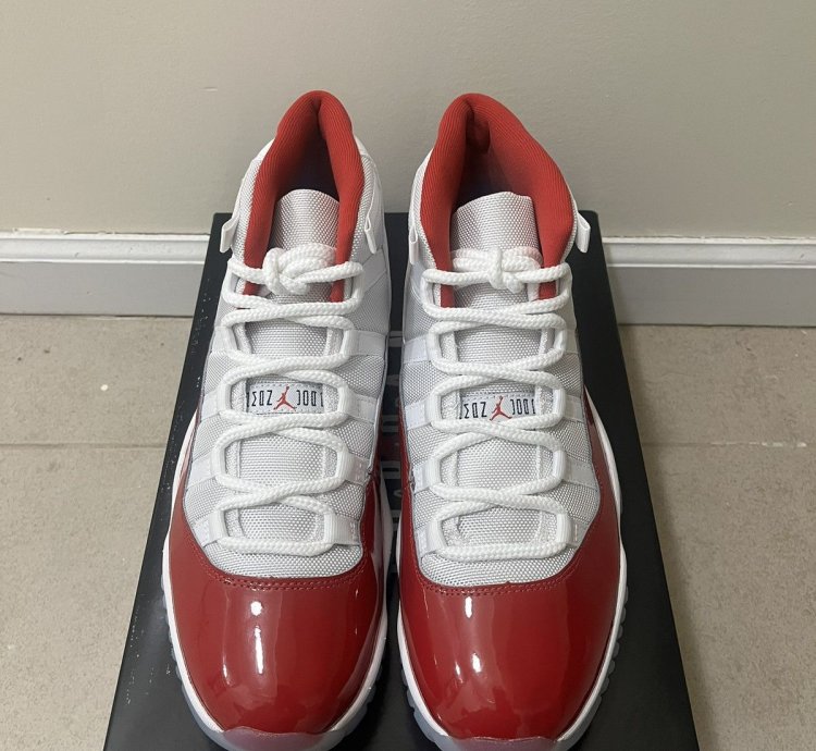 Jordan 11 Retro Cherry Sz 10us