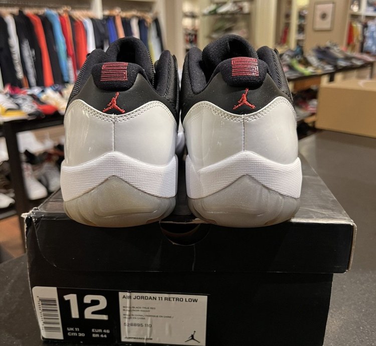 Jordan 11 retro low tuxedo