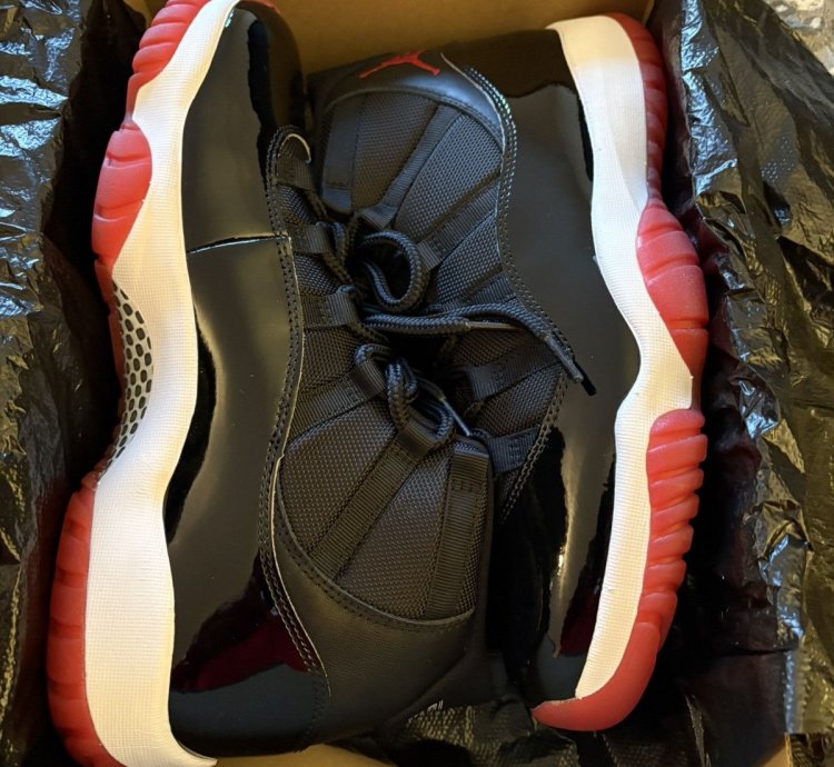 Jordan 11 Retro Playoffs Bred (2019)