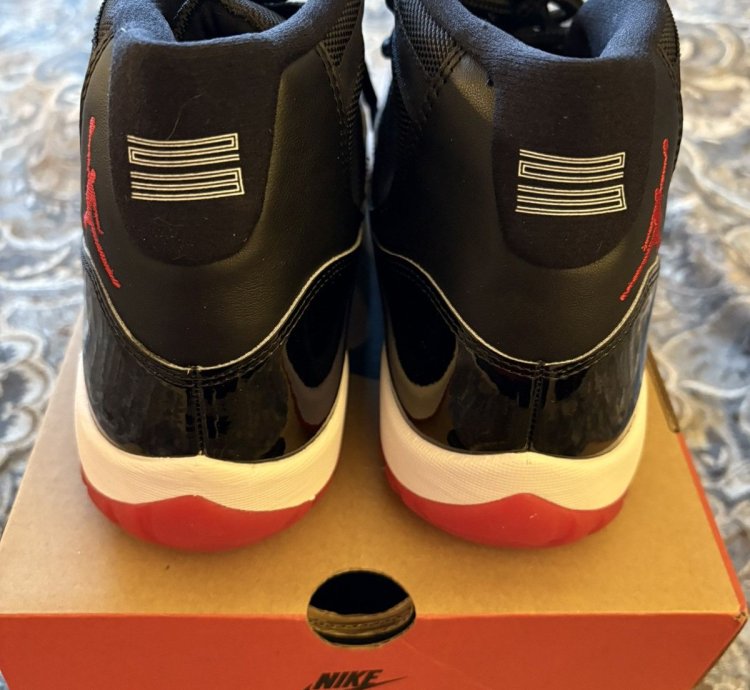 Jordan 11 Retro Playoffs Bred (2019)