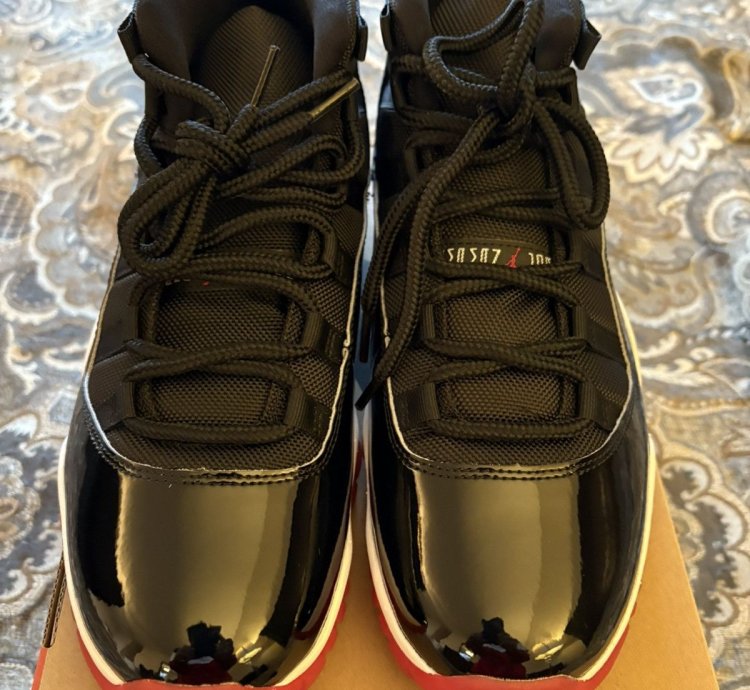 Jordan 11 Retro Playoffs Bred (2019)