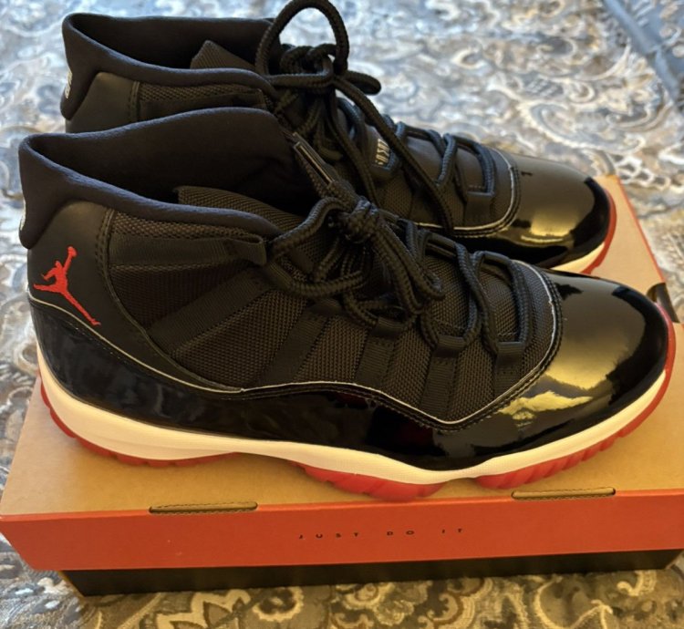 Jordan 11 Retro Playoffs Bred (2019)