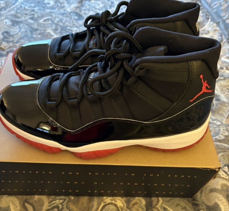 Jordan 11 Retro Playoffs Bred (2019)
