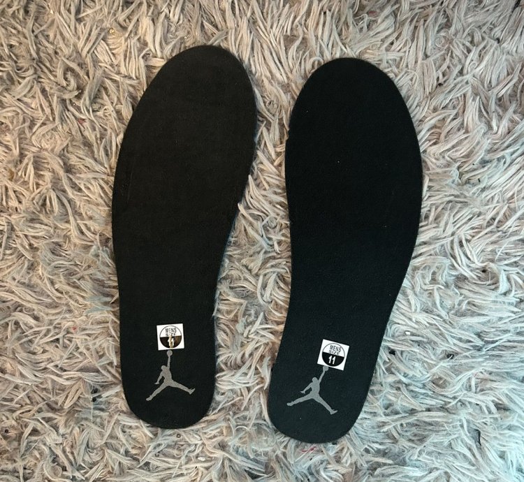Jordan 4 black cat