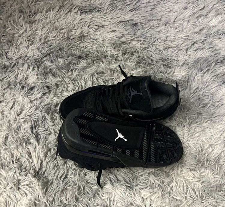 Jordan 4 black cat