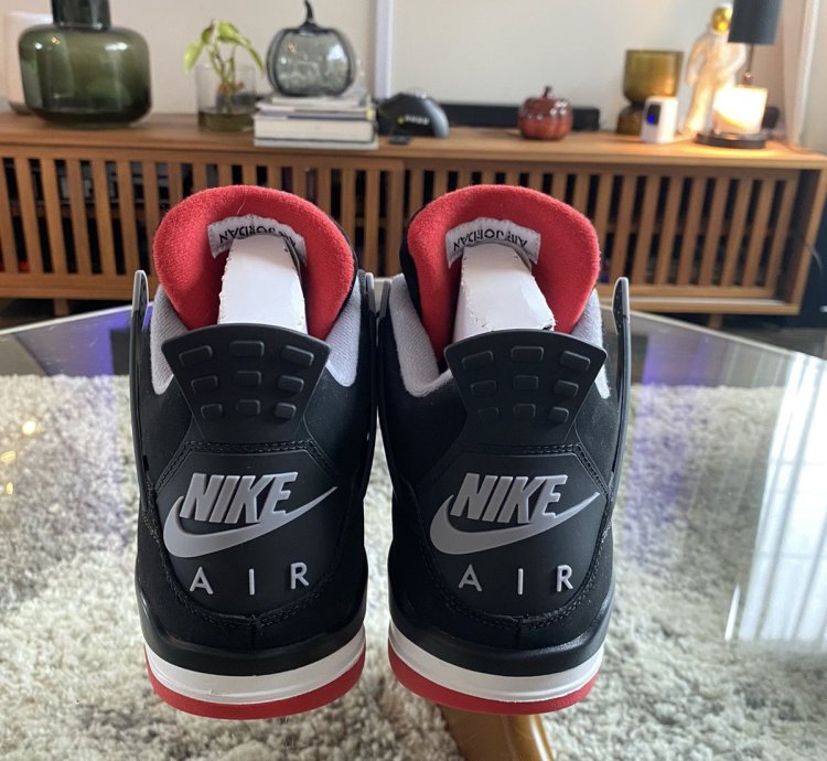 Jordan 4 Bred
