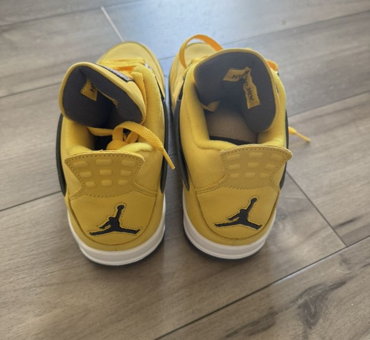 Jordan 4 lightning 2021 brand new