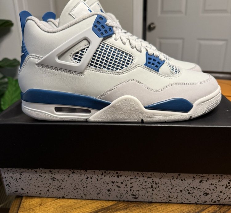 Jordan 4 Military Blue (2024)