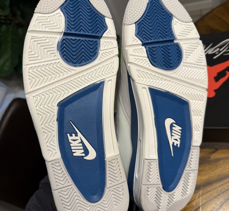 Jordan 4 Military Blue (2024)