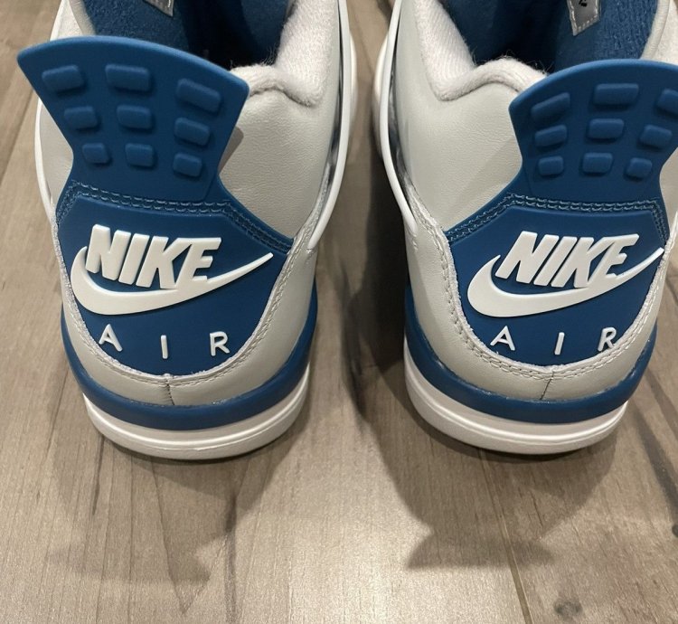 Jordan 4 Military Blue 2024 size 9
