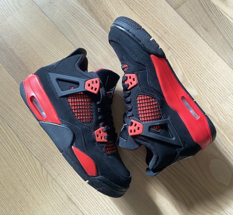 Jordan 4 Red Thunder GS size 6Y