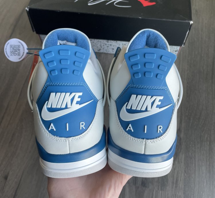 Jordan 4 Retro Military Blue (2024)