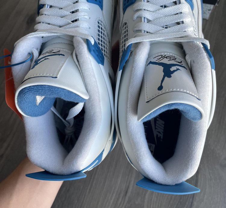 Jordan 4 Retro Military Blue (2024)