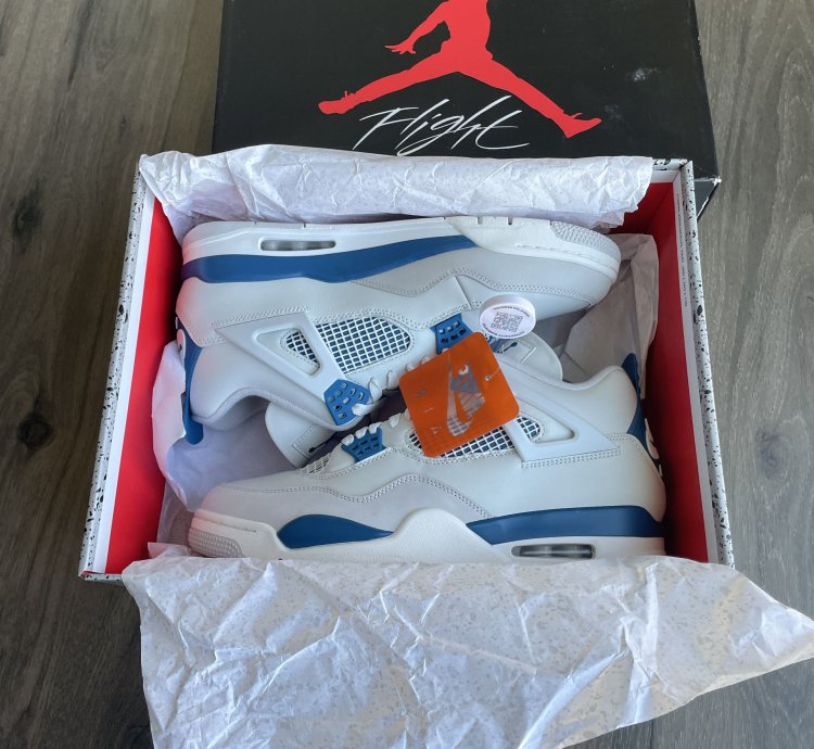 Jordan 4 Retro Military Blue (2024)