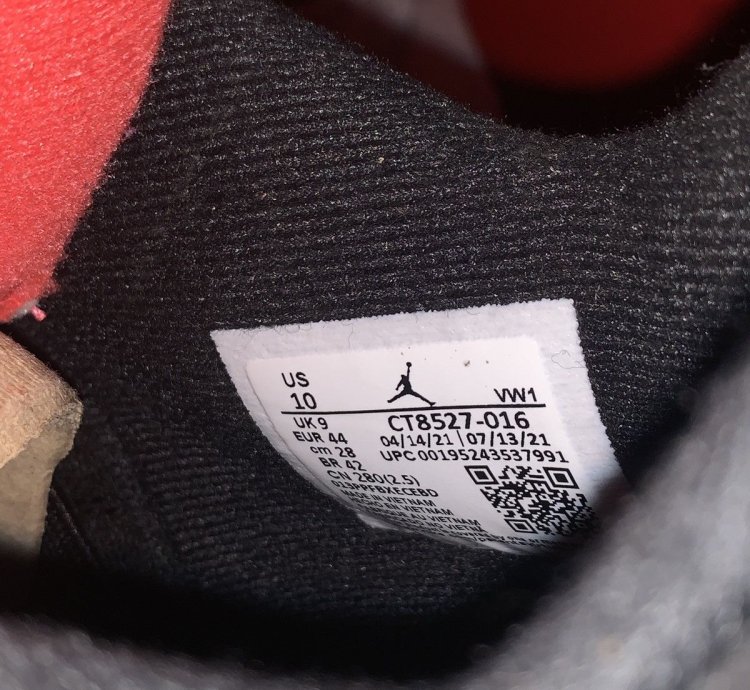 Jordan 4 Retro Red Thunder