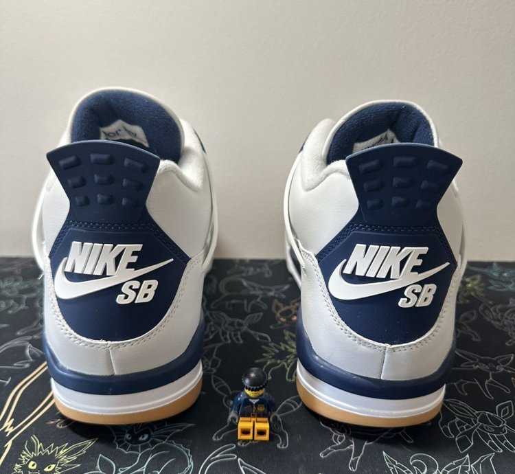 Jordan 4 Retro SB Navy Size 10