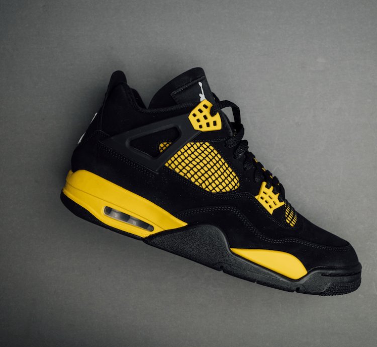 Jordan 4 Retro Thunder (2023)