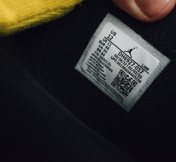 Jordan 4 Retro Thunder (2023)