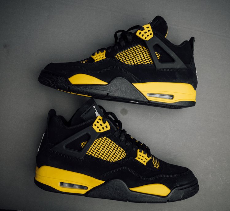 Jordan 4 Retro Thunder (2023)
