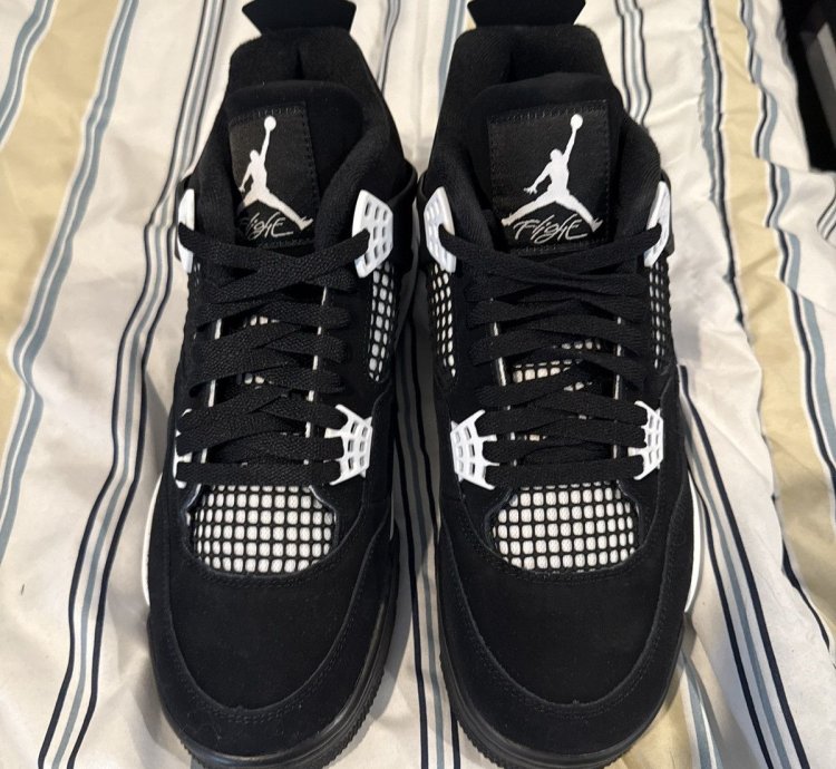 Jordan 4 Retro White Thunder
