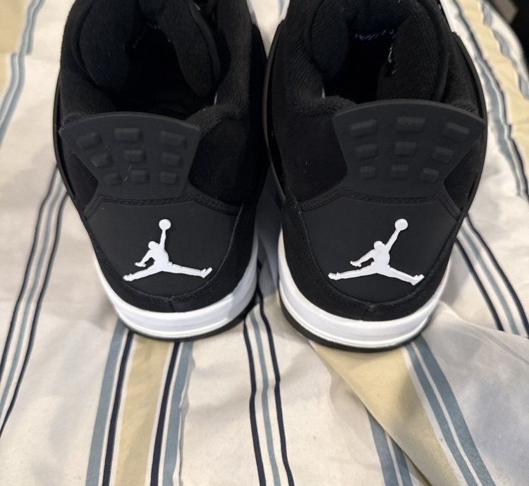Jordan 4 Retro White Thunder