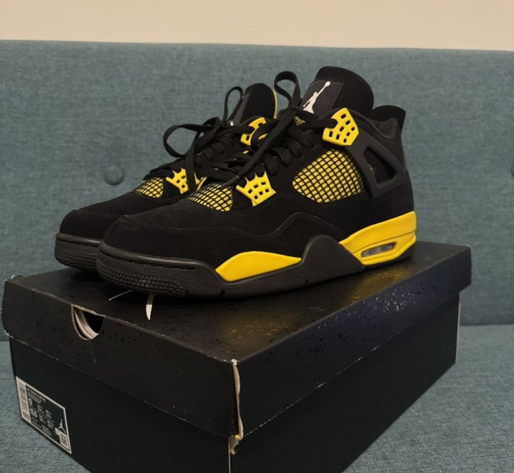 Jordan 4 Thunder