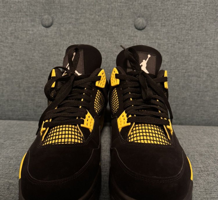 Jordan 4 Thunder
