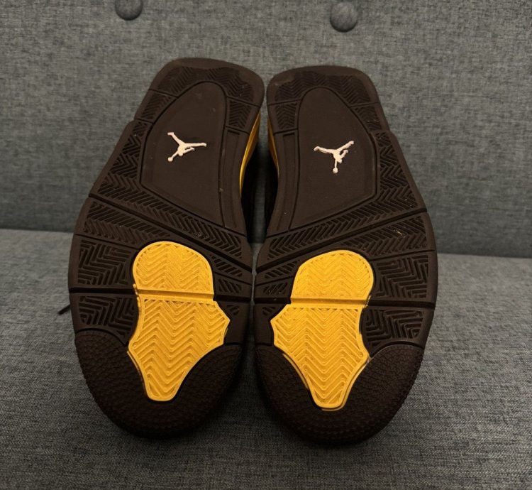 Jordan 4 Thunder