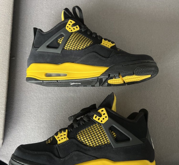 Jordan 4 Thunder (2023) Worn once