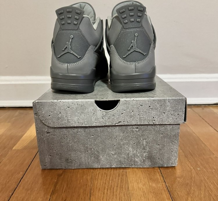 Jordan 4 Wet Cement size 9