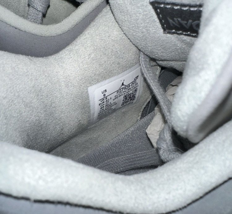 Jordan 4 Wet Cement size 9