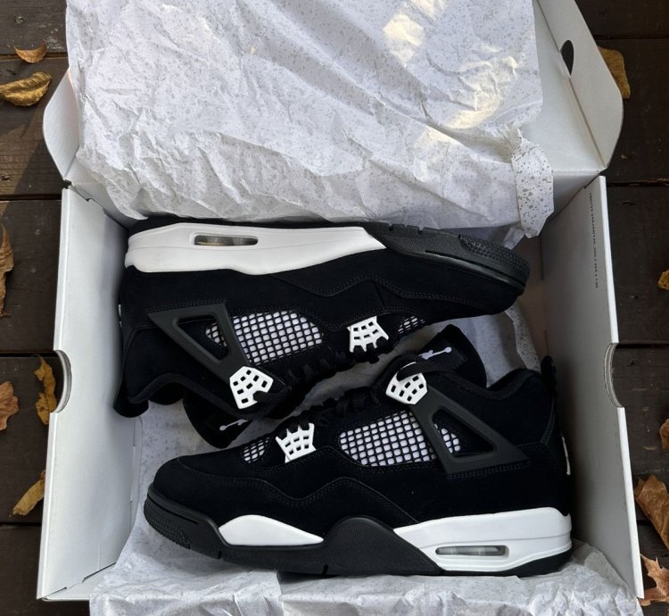 Jordan 4 White Thunder