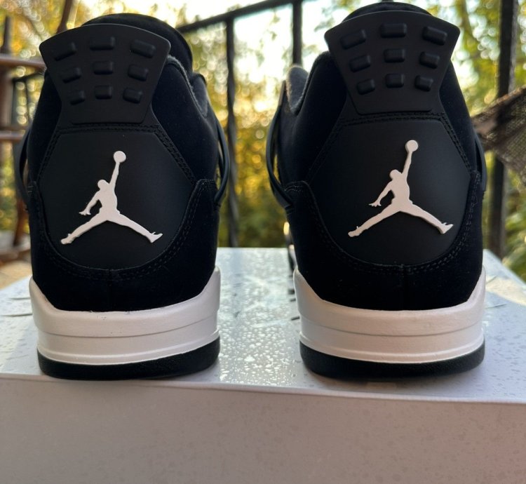 Jordan 4 White Thunder