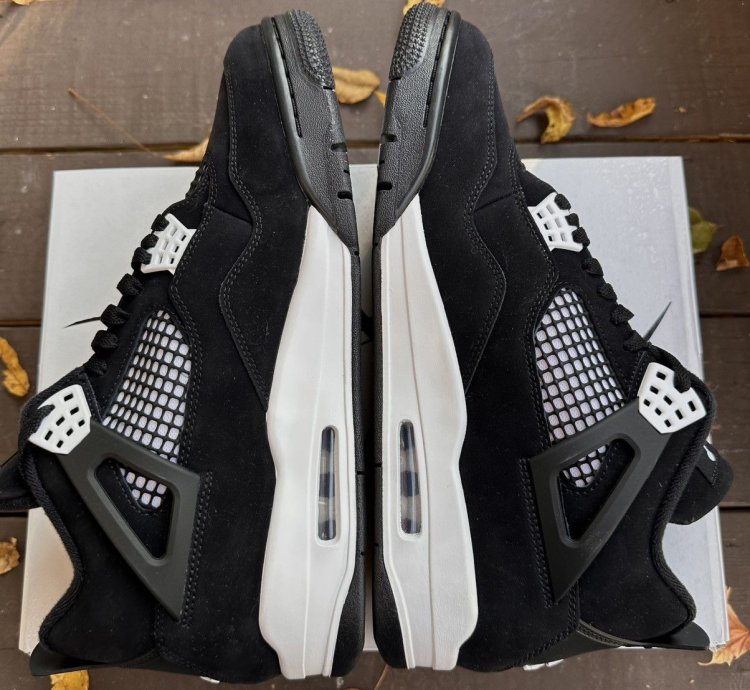 Jordan 4 White Thunder
