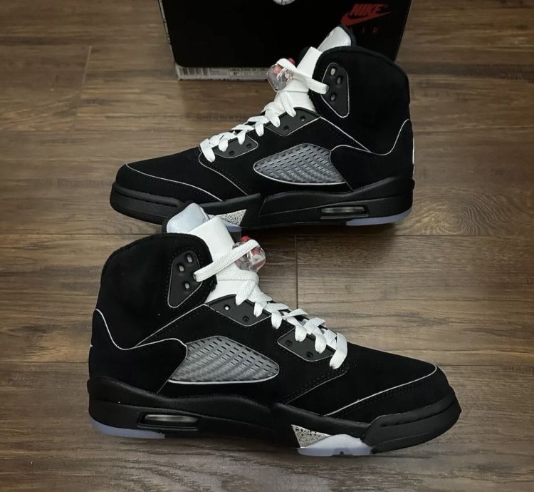Jordan 5 Black Reimaigned