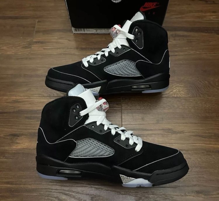 Jordan 5 Black Reimaigned