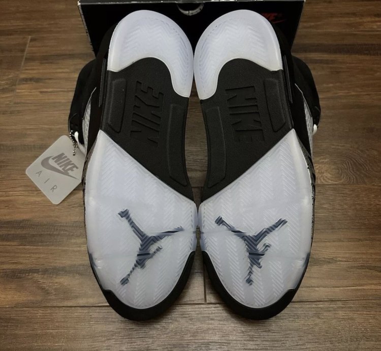 Jordan 5 Black Reimaigned