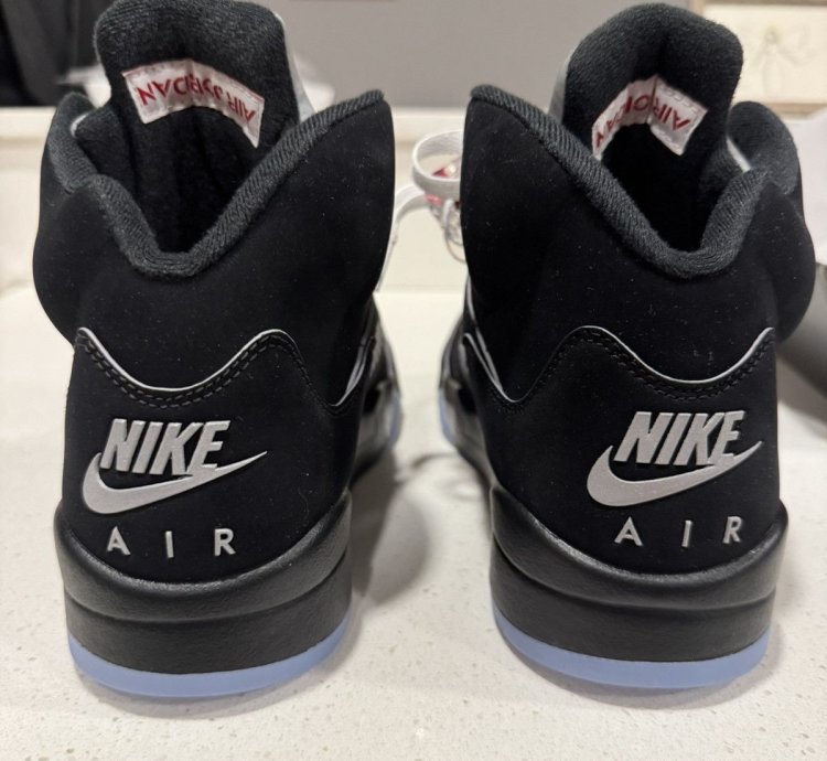 Jordan 5 Metallic