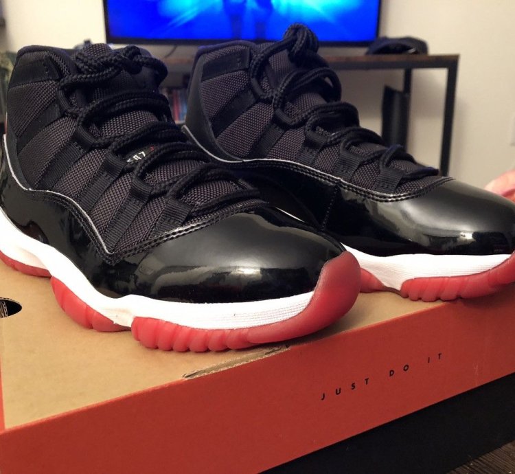 Jordan Bred 11 Size 7 2019