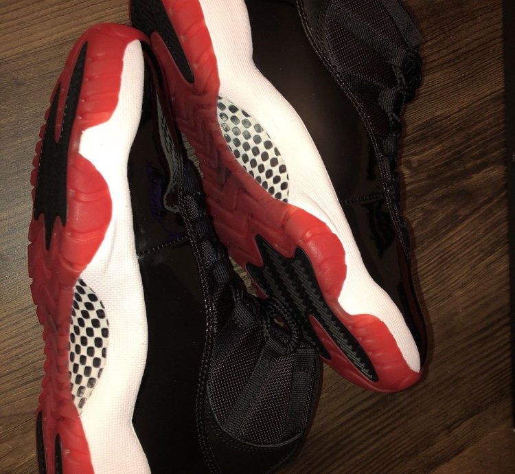 Jordan Bred 11 Size 7 2019
