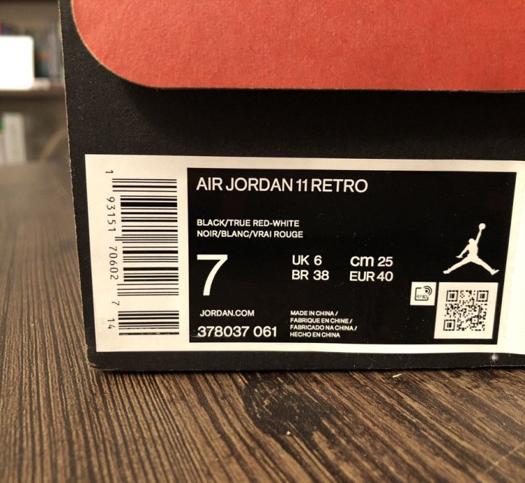 Jordan Bred 11 Size 7 2019