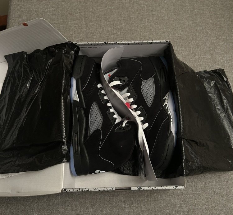 Jordan Metallic 5 Reimagined Size 7Y