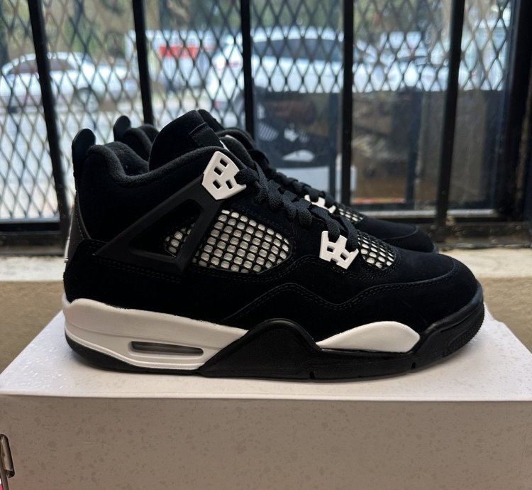 Jordan Retro 4 White Thunder